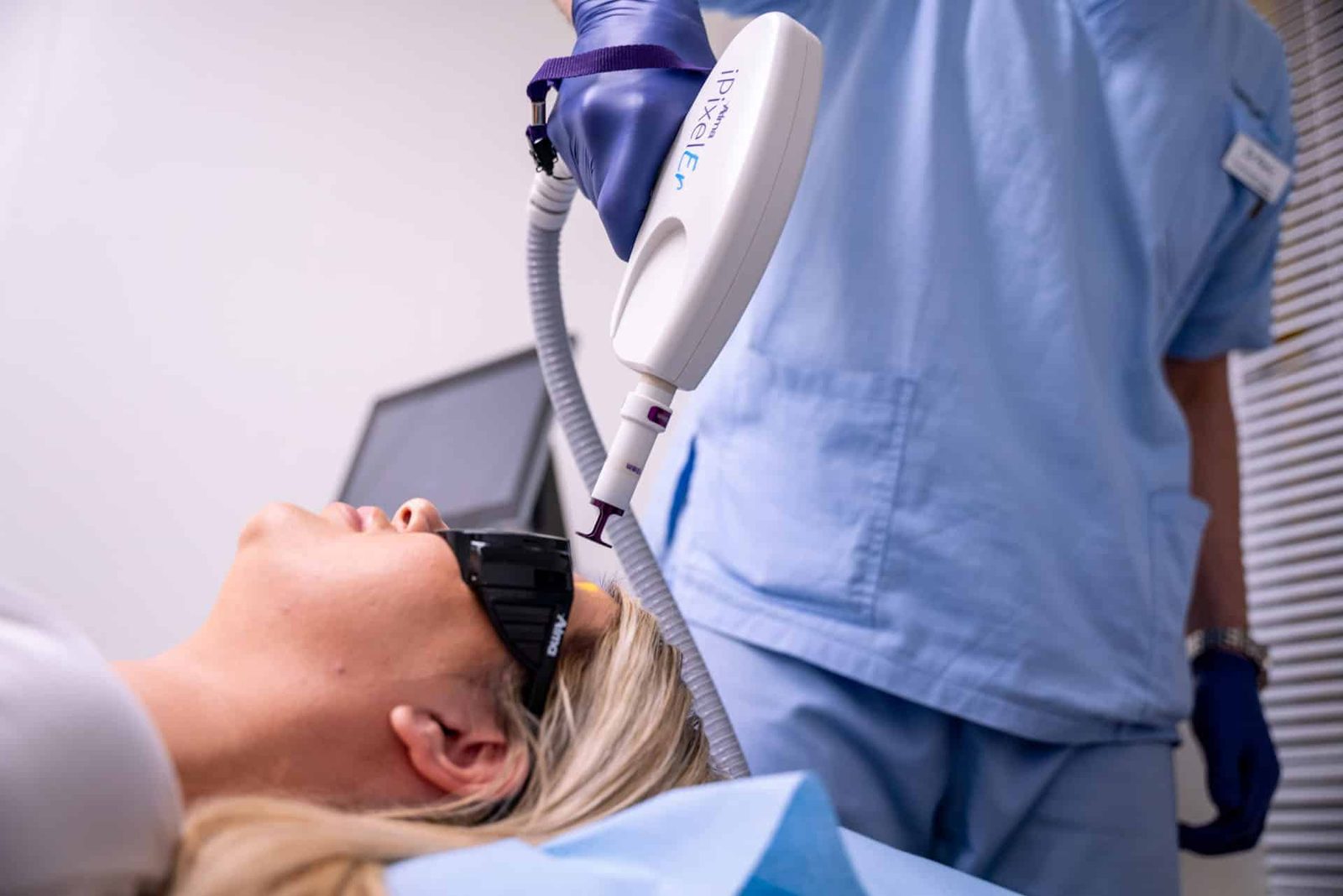 Laserbehandling med Alma Harmony XL PRO ved Cosmetica Klinikken
